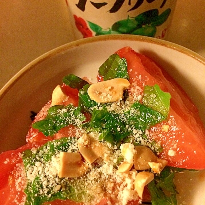 トマトの大葉とナッツの小皿